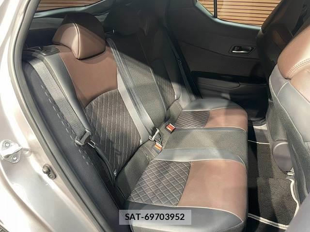 Toyota C-HR 2017-12 8866789-11