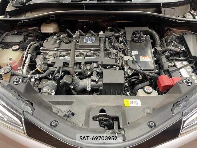 Toyota C-HR 2017-12 8866789-13