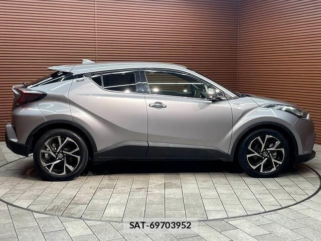 Toyota C-HR 2017-12 8866789-16