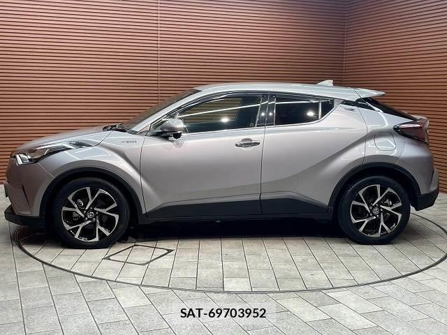 Toyota C-HR 2017-12 8866789-17