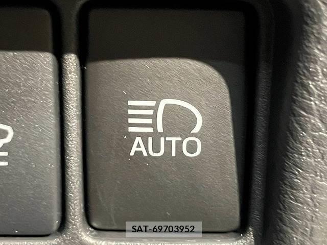 Toyota C-HR 2017-12 8866789-7