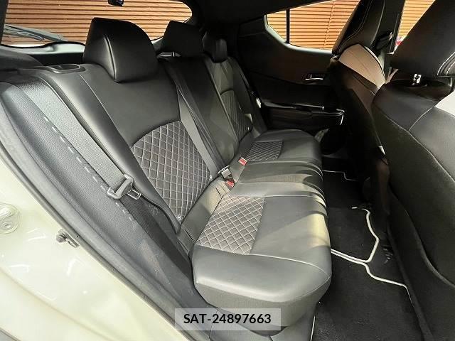 Toyota C-HR 2019-08 8866793-11