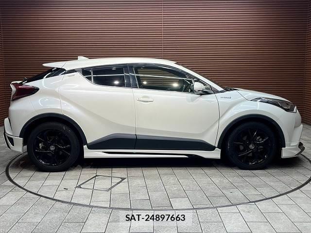 Toyota C-HR 2019-08 8866793-16