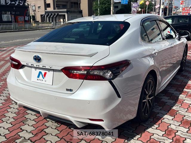Toyota CAMRY 2023-02 8865815-16