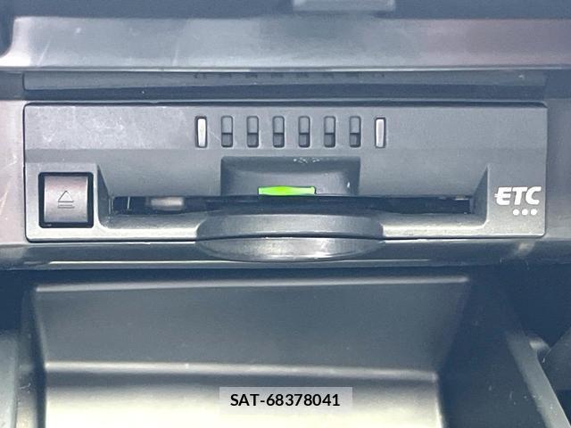 Toyota CAMRY 2023-02 8865815-7