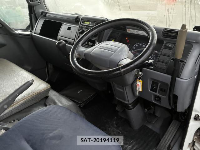 MITSUBISHI FUSO CANTER 2009-09 8865957-2