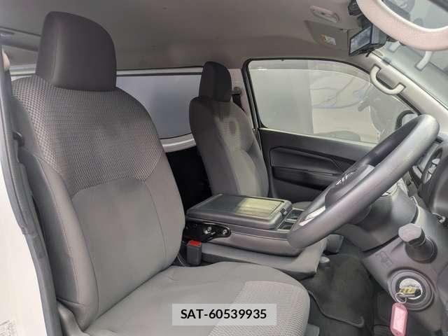 Nissan Caravan 2024-04 8866522-14