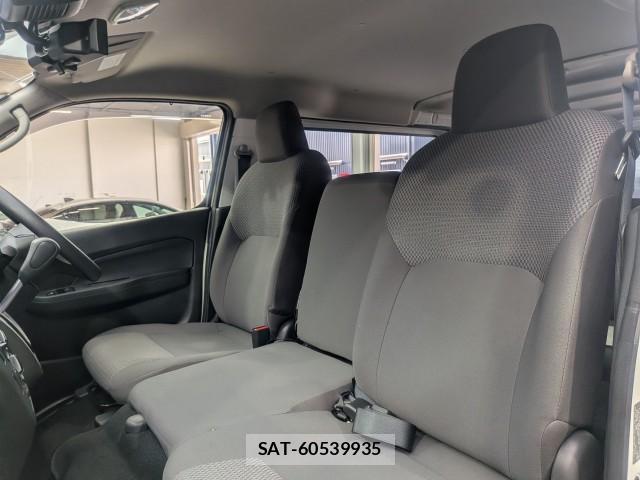 Nissan Caravan 2024-04 8866522-15