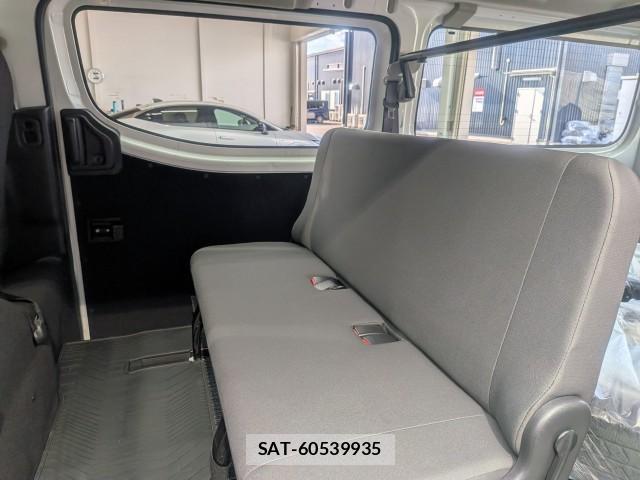 Nissan Caravan 2024-04 8866522-17