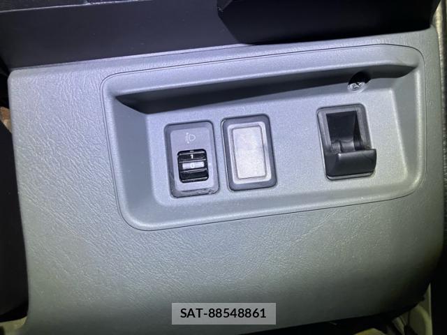 Nissan CLIPPER TRUCK 2010-08 8865422-15