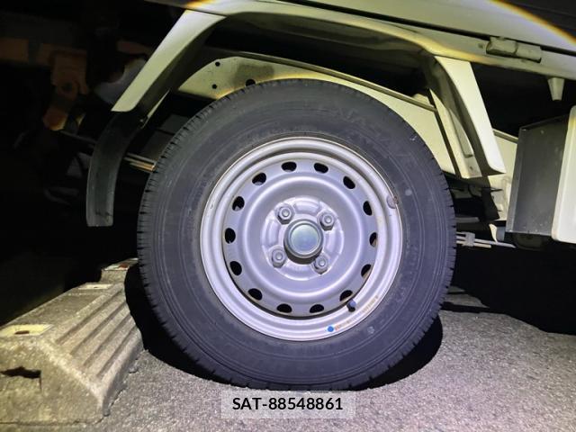 Nissan CLIPPER TRUCK 2010-08 8865422-4