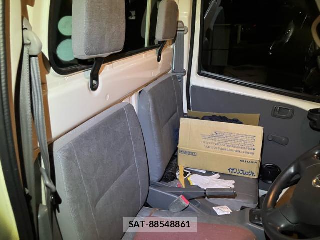 Nissan CLIPPER TRUCK 2010-08 8865422-9