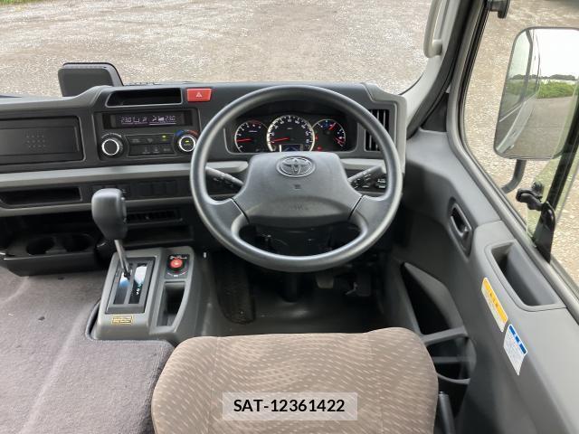 Toyota COASTER 2025-02 8865989-2