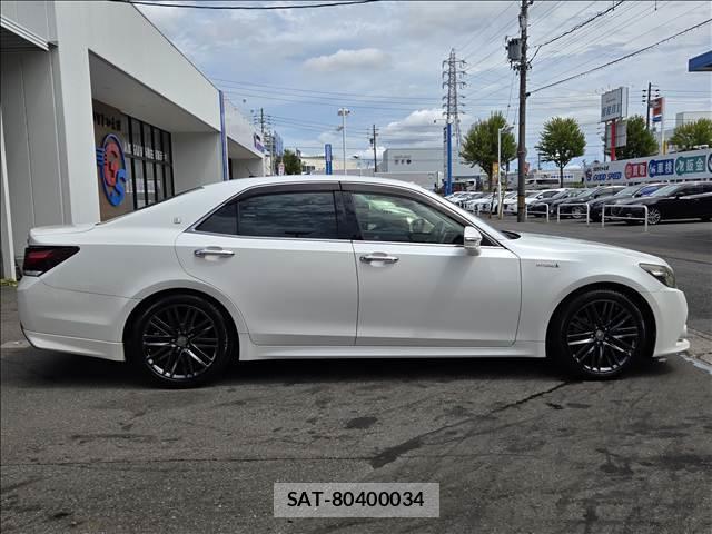 Toyota CROWN HYBRID 2014-08 8865435-17