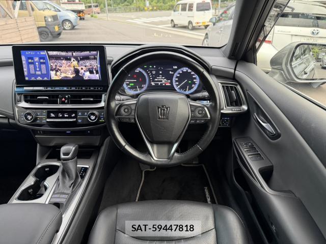 Toyota CROWN HYBRID 2022-02 8866202-1
