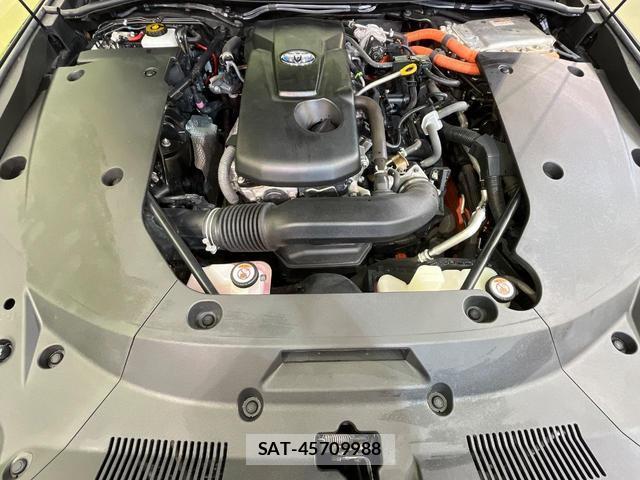 Toyota CROWN HYBRID 2019-08 8866491-17