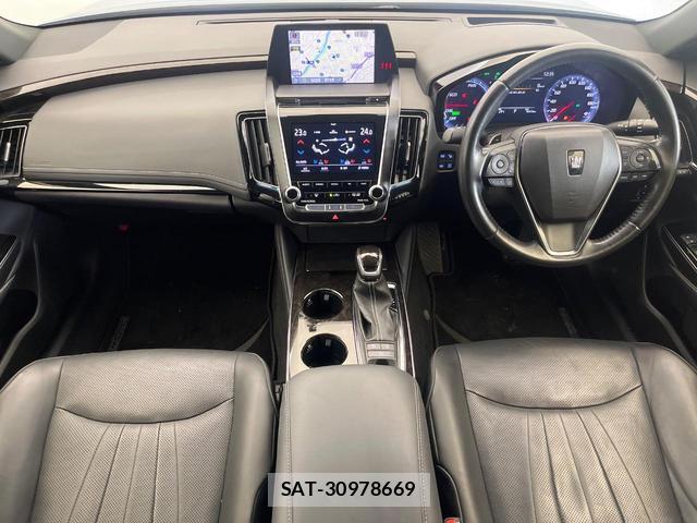 Toyota CROWN HYBRID 2018-07 8867297-1