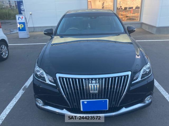 Toyota CROWN MAJESTA 2016-10 8865867-0