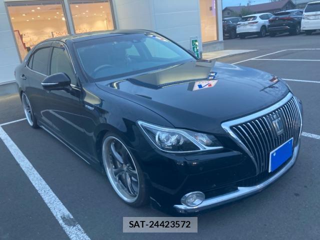 Toyota CROWN MAJESTA 2016-10 8865867-1