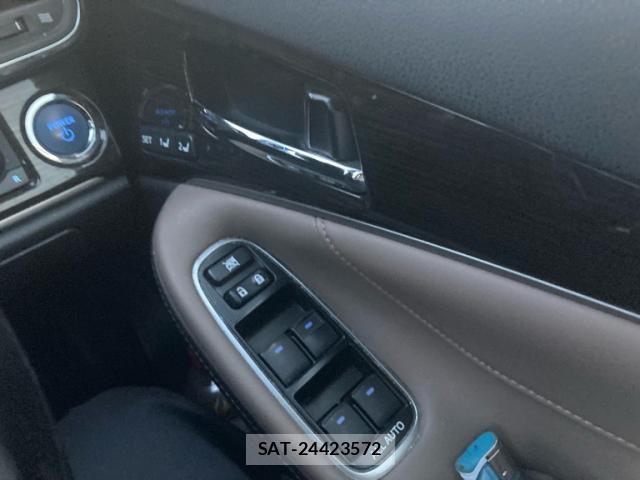 Toyota CROWN MAJESTA 2016-10 8865867-15