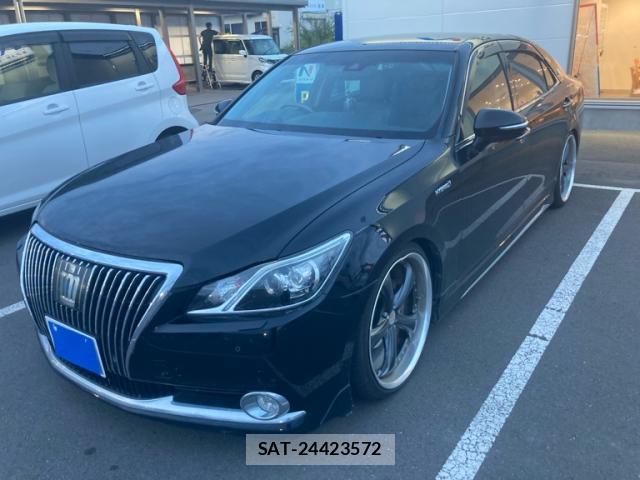 Toyota CROWN MAJESTA 2016-10 8865867-2