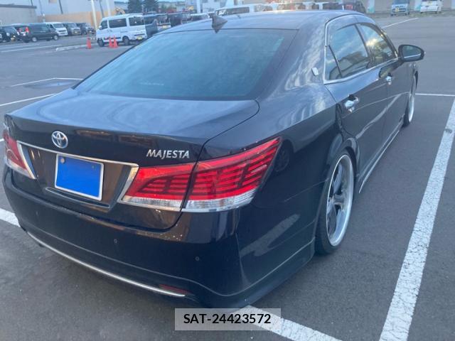 Toyota CROWN MAJESTA 2016-10 8865867-3