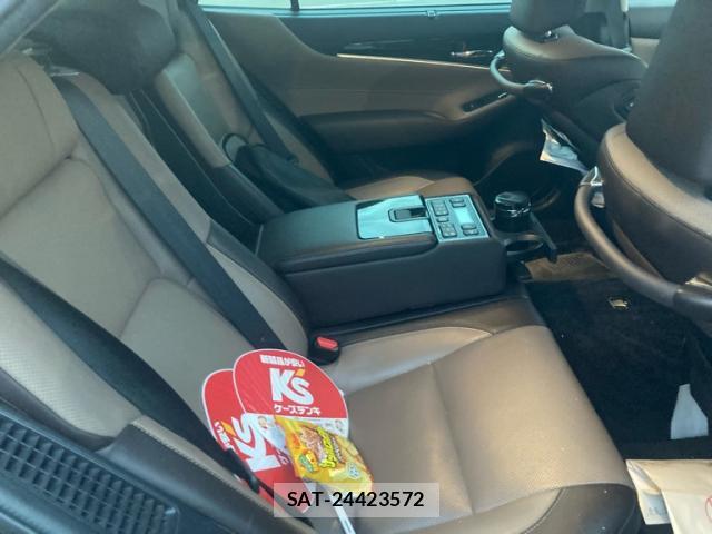 Toyota CROWN MAJESTA 2016-10 8865867-8