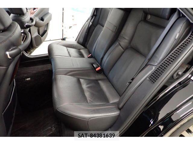 Toyota CROWN MAJESTA 2017-08 8866833-11