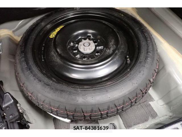Toyota CROWN MAJESTA 2017-08 8866833-13