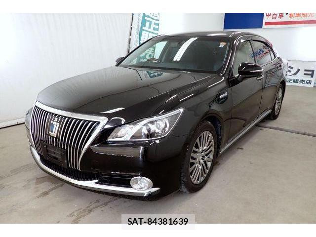 Toyota CROWN MAJESTA 2017-08 8866833-3