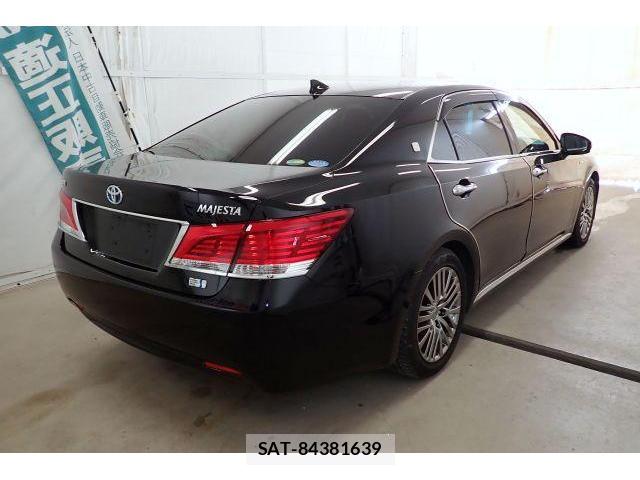 Toyota CROWN MAJESTA 2017-08 8866833-4