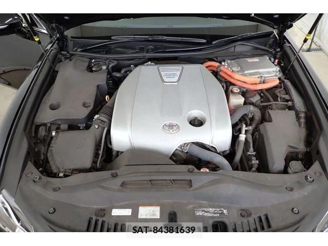 Toyota CROWN MAJESTA 2017-08 8866833-7