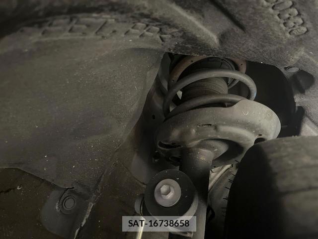 Toyota CROWN 2023-10 8865318-19