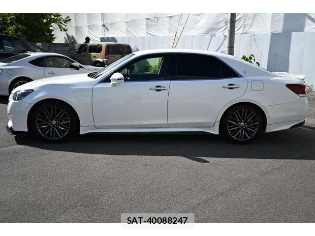 Toyota CROWN 2017-09 8866763-17