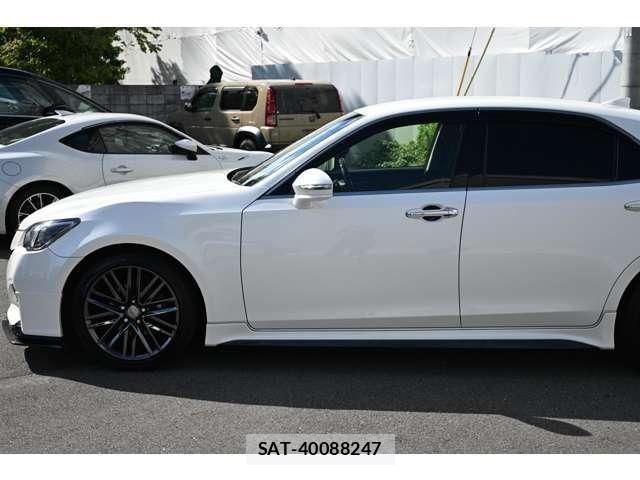 Toyota CROWN 2017-09 8866763-18