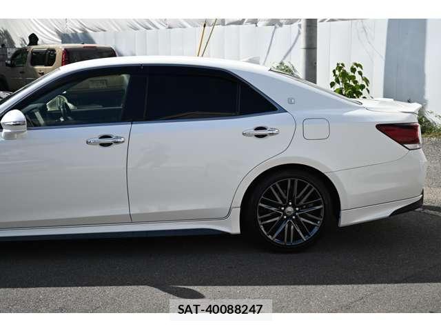 Toyota CROWN 2017-09 8866763-19