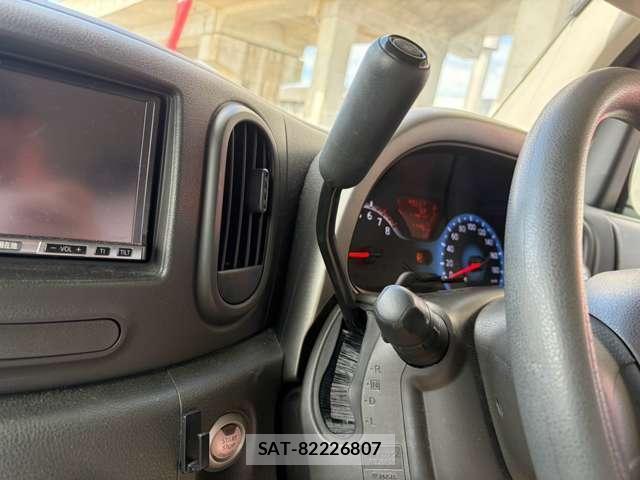 Nissan CUBE 2011-05 8866540-11