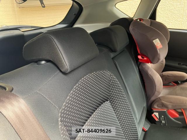 Nissan DUALIS 2011-10 8865752-11