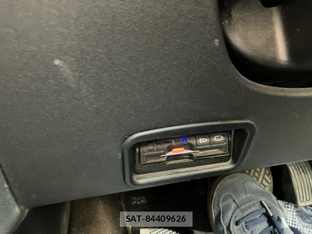 Nissan DUALIS 2011-10 8865752-18