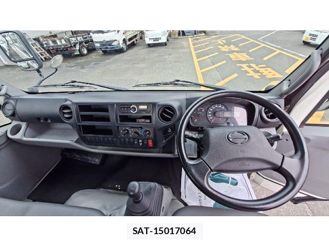 Hino DUTRO 2019-05 8866110-1