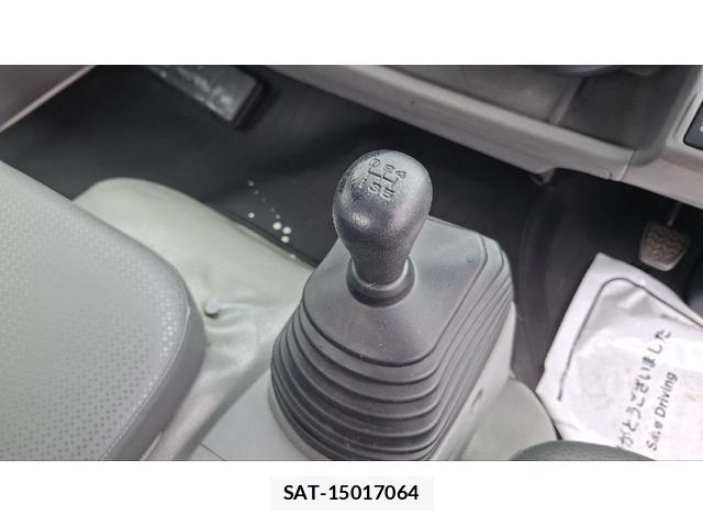 Hino DUTRO 2019-05 8866110-13