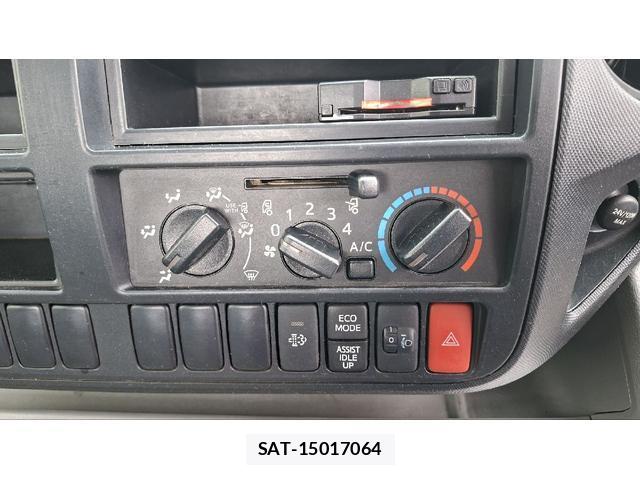 Hino DUTRO 2019-05 8866110-16