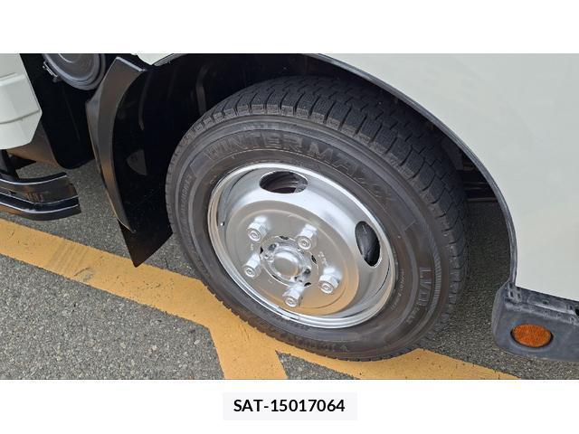Hino DUTRO 2019-05 8866110-19