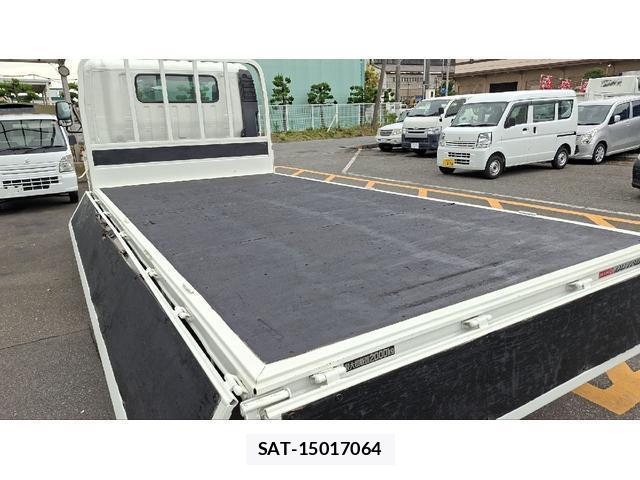 Hino DUTRO 2019-05 8866110-3