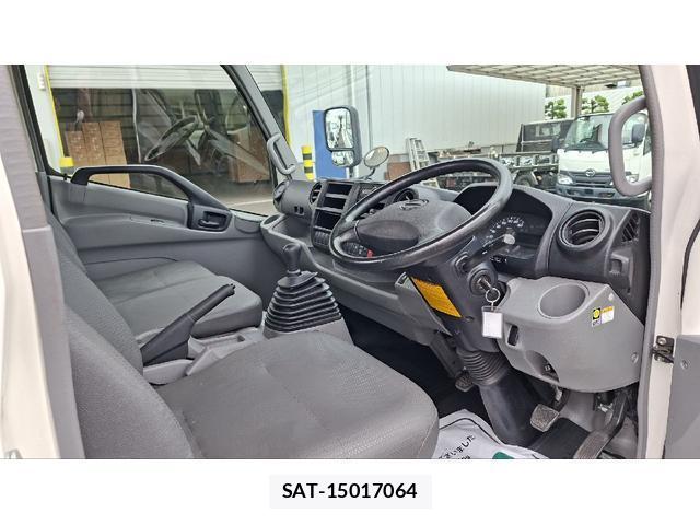 Hino DUTRO 2019-05 8866110-6