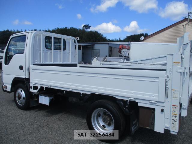 Isuzu ELF TRUCK 2016-06 8865367-13