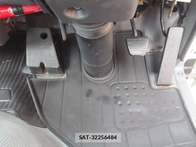 Isuzu ELF TRUCK 2016-06 8865367-17