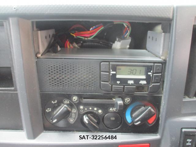 Isuzu ELF TRUCK 2016-06 8865367-4