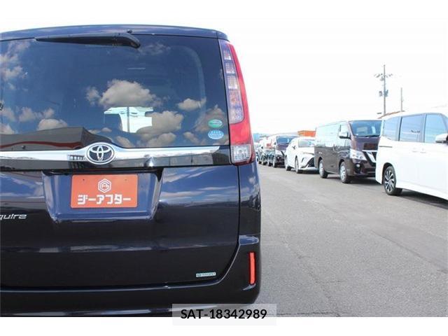 Toyota ESQUIRE 2015-01 8866752-18