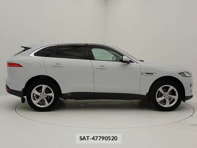 Jaguar F-PACE 2016-06 8867215-17